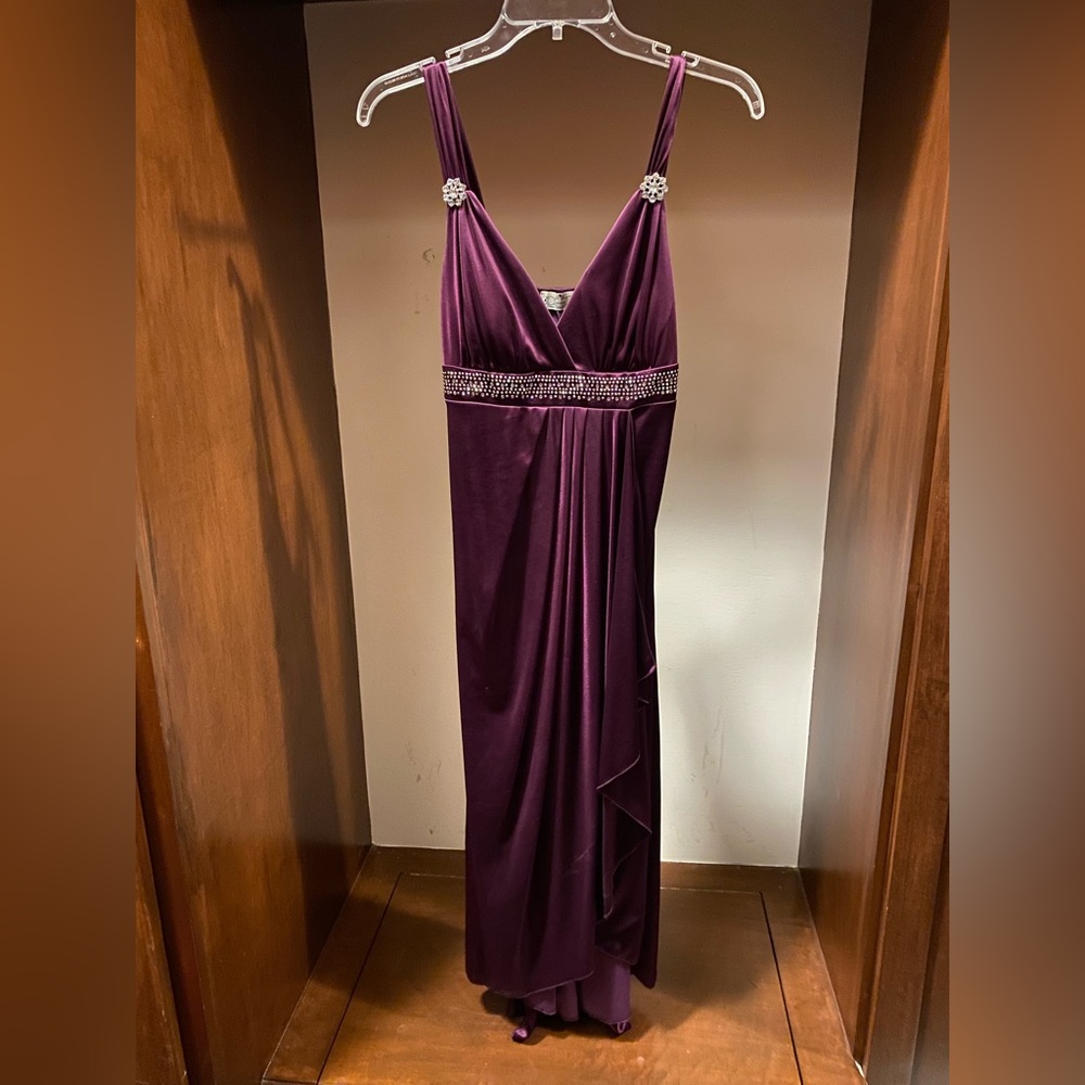 Trixxi MIDI Purple Formal Gown in size Medium